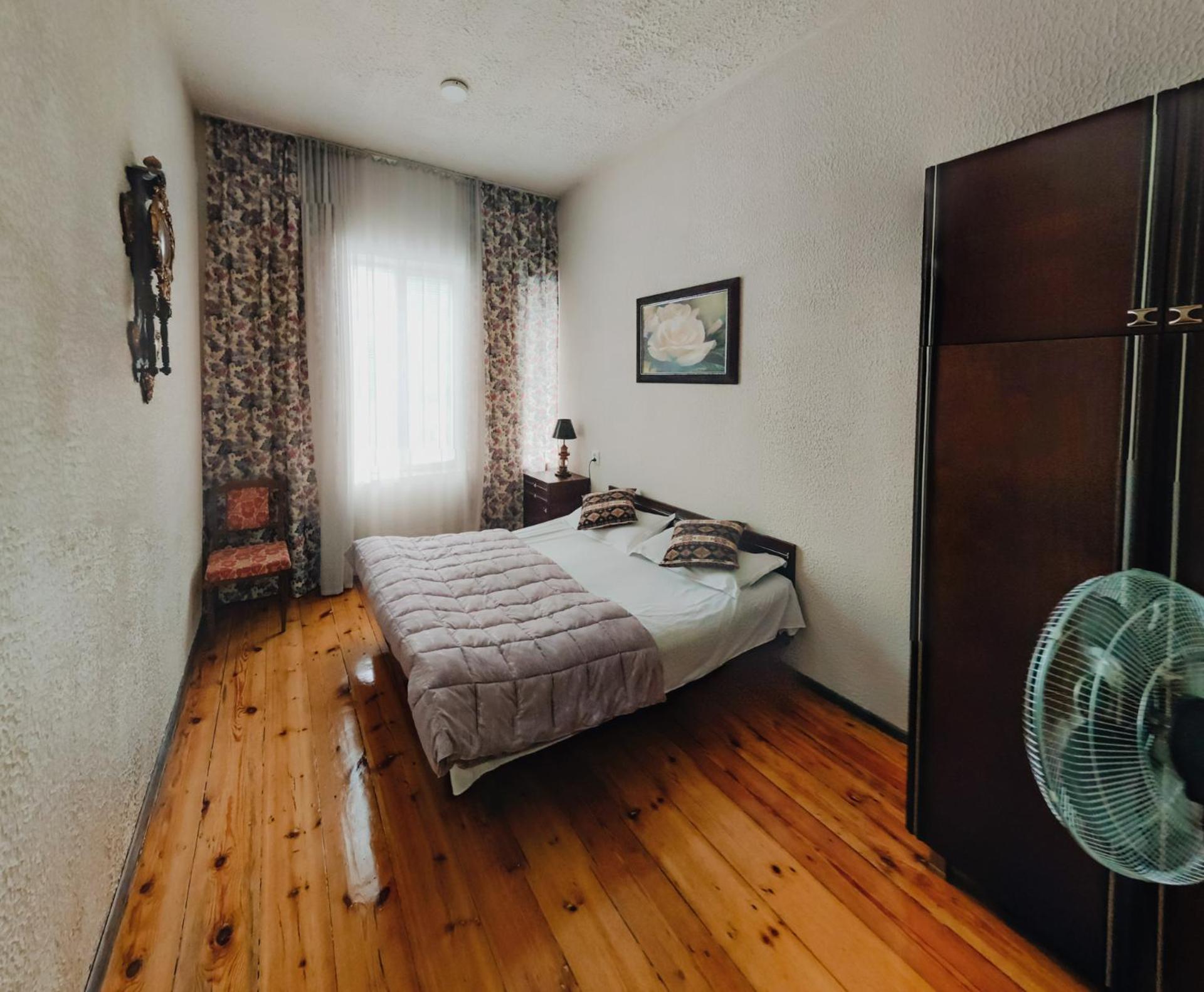 Iveri House クタイシ エクステリア 写真